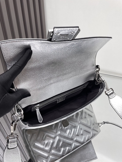 フェンディバッグ角部分ディテール